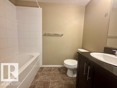 113 3315 James Mowatt Trail Sw, Edmonton, AB - Indoor Photo Showing Bathroom