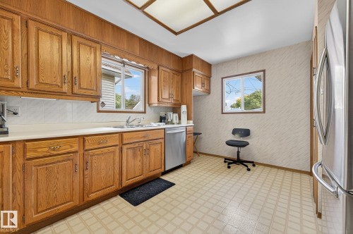 7708 98A Avenue Nw, Edmonton, AB - Indoor Photo Showing Kitchen