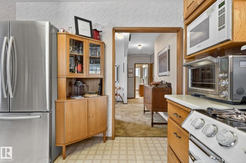 7708 98A Avenue Nw, Edmonton, AB - Indoor Photo Showing Kitchen