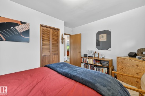 7708 98A Avenue Nw, Edmonton, AB - Indoor Photo Showing Bedroom