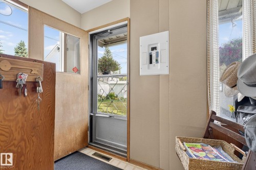 7708 98A Avenue Nw, Edmonton, AB - Indoor Photo Showing Other Room