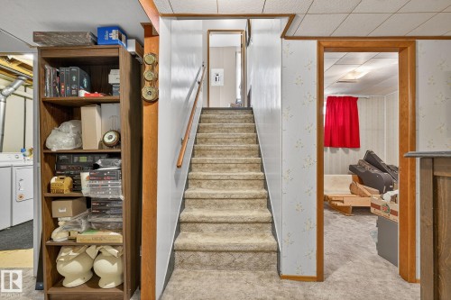 7708 98A Avenue Nw, Edmonton, AB - Indoor Photo Showing Other Room