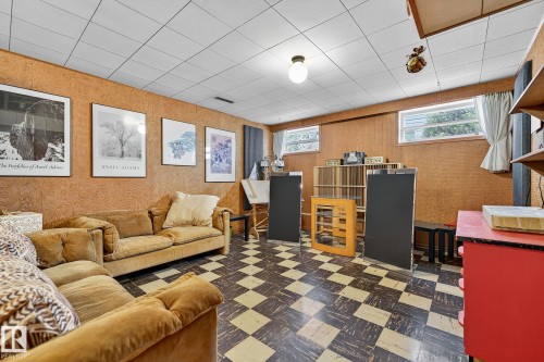 7708 98A Avenue Nw, Edmonton, AB - Indoor