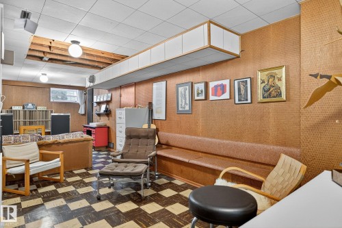 7708 98A Avenue Nw, Edmonton, AB - Indoor
