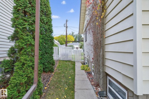 7708 98A Avenue Nw, Edmonton, AB - Outdoor