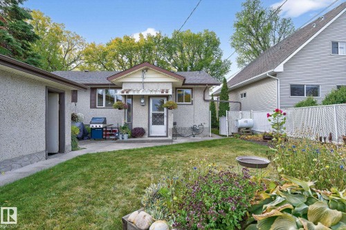 7708 98A Avenue Nw, Edmonton, AB - Outdoor