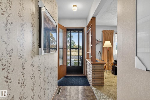 7708 98A Avenue Nw, Edmonton, AB - Indoor Photo Showing Other Room