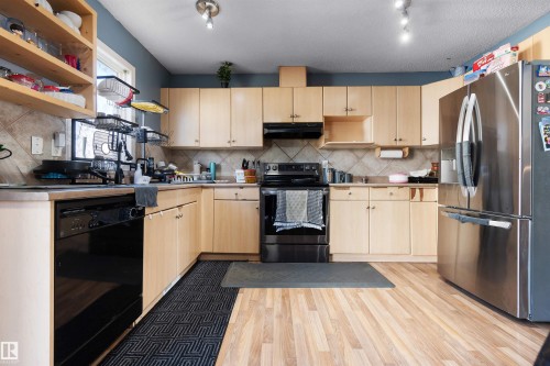 36 2503 24 Street, Edmonton, AB - Indoor Photo Showing Kitchen