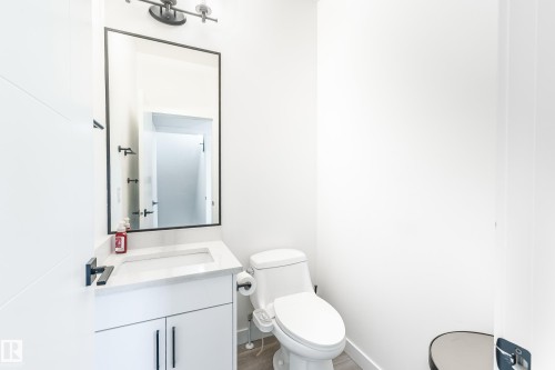 19 1703 16 Avenue, Edmonton, AB - Indoor Photo Showing Bathroom