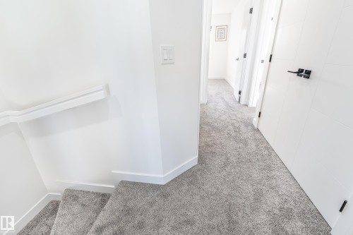 19 1703 16 Avenue, Edmonton, AB - Indoor Photo Showing Other Room