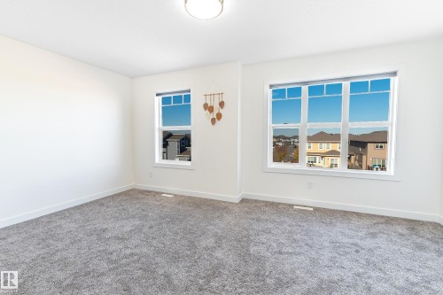 19 1703 16 Avenue, Edmonton, AB - Indoor Photo Showing Other Room