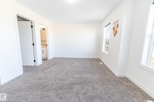 19 1703 16 Avenue, Edmonton, AB - Indoor Photo Showing Other Room