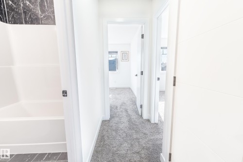 19 1703 16 Avenue, Edmonton, AB - Indoor Photo Showing Other Room