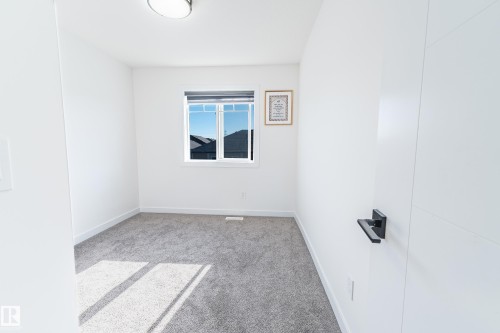 19 1703 16 Avenue, Edmonton, AB - Indoor Photo Showing Other Room