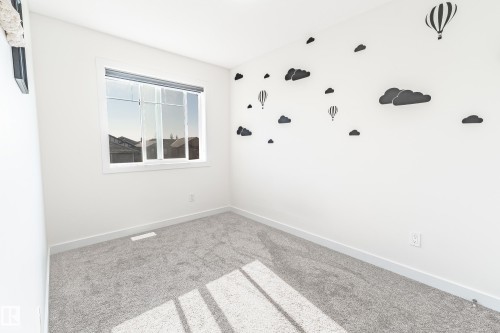 19 1703 16 Avenue, Edmonton, AB - Indoor Photo Showing Other Room