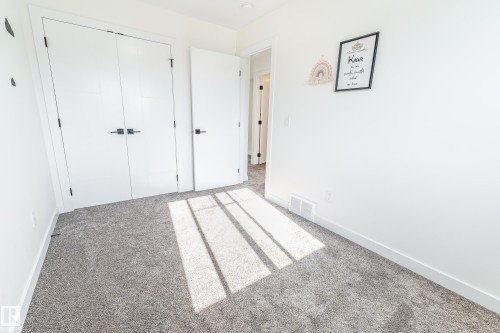 19 1703 16 Avenue, Edmonton, AB - Indoor Photo Showing Other Room
