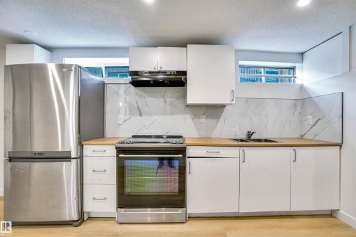 3806 85 Street, Edmonton, AB - Indoor Photo Showing Kitchen