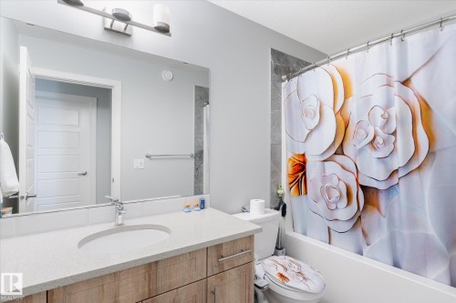 22143 80 Avenue, Edmonton, AB - Indoor Photo Showing Bathroom