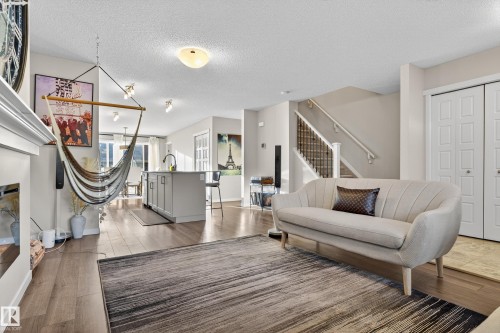 1536 22 St Nw, Edmonton, AB - Indoor Photo Showing Living Room