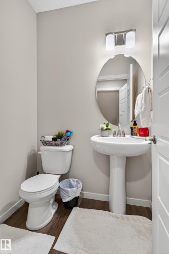 1536 22 St Nw, Edmonton, AB - Indoor Photo Showing Bathroom