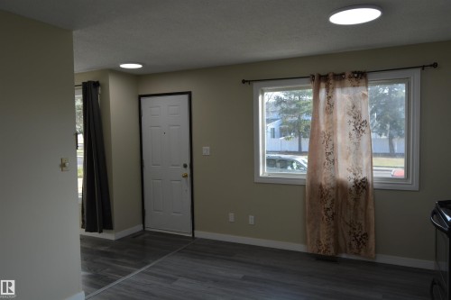 132 Millbourne Road E, Edmonton, AB - Indoor Photo Showing Other Room