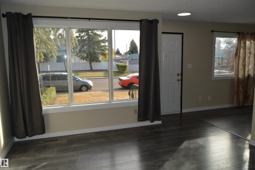 132 Millbourne Road E, Edmonton, AB - Indoor Photo Showing Other Room