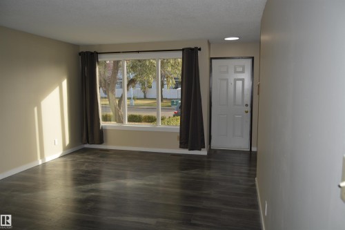 132 Millbourne Road E, Edmonton, AB - Indoor Photo Showing Other Room