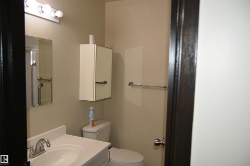 132 Millbourne Road E, Edmonton, AB - Indoor Photo Showing Bathroom
