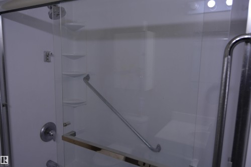 132 Millbourne Road E, Edmonton, AB - Indoor Photo Showing Bathroom