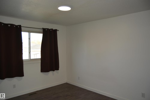 132 Millbourne Road E, Edmonton, AB - Indoor Photo Showing Other Room