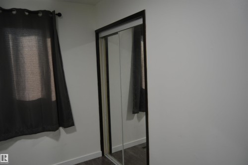 132 Millbourne Road E, Edmonton, AB - Indoor Photo Showing Bathroom