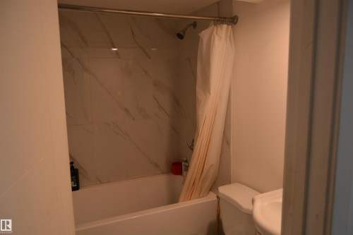 132 Millbourne Road E, Edmonton, AB - Indoor Photo Showing Bathroom