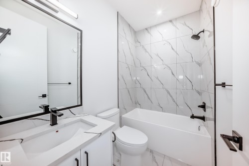 15415 20 Street Nw, Edmonton, AB - Indoor Photo Showing Bathroom