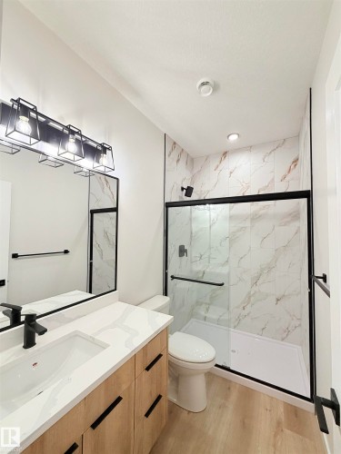 3136 Magpie Way Nw, Edmonton, AB - Indoor Photo Showing Bathroom