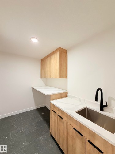 3136 Magpie Way Nw, Edmonton, AB - Indoor Photo Showing Kitchen