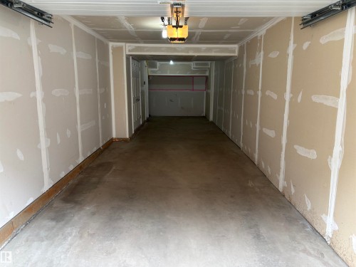 563 Orchards Boulevard, Edmonton, AB - Indoor Photo Showing Garage