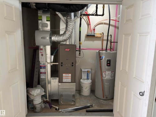 563 Orchards Boulevard, Edmonton, AB - Indoor Photo Showing Basement