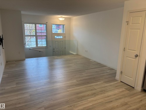 563 Orchards Boulevard, Edmonton, AB - Indoor Photo Showing Other Room