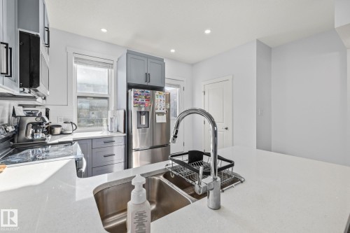 68 655 Watt Boulevard, Edmonton, AB - Indoor Photo Showing Kitchen