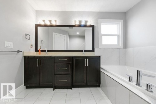 1623 19 Street, Edmonton, AB - Indoor Photo Showing Bathroom