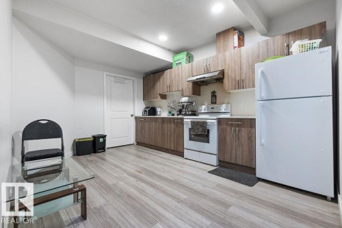 1623 19 Street, Edmonton, AB - Indoor Photo Showing Kitchen
