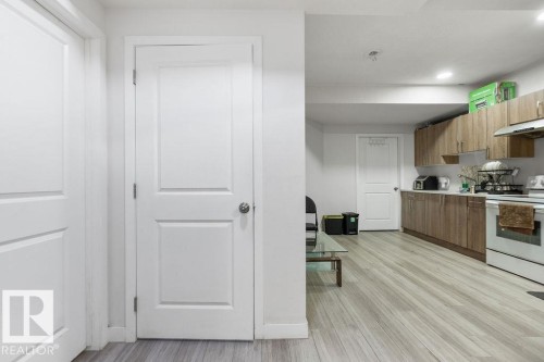 1623 19 Street, Edmonton, AB - Indoor Photo Showing Kitchen