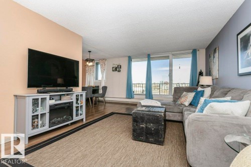 605 10135 Saskatchewan Drive, Edmonton, AB - Indoor Photo Showing Living Room