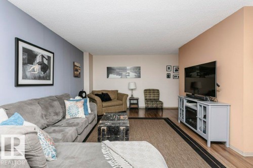 605 10135 Saskatchewan Drive, Edmonton, AB - Indoor Photo Showing Living Room