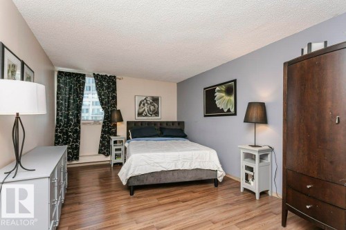 605 10135 Saskatchewan Drive, Edmonton, AB - Indoor Photo Showing Bedroom