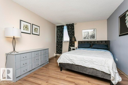 605 10135 Saskatchewan Drive, Edmonton, AB - Indoor Photo Showing Bedroom