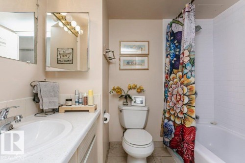 605 10135 Saskatchewan Drive, Edmonton, AB - Indoor Photo Showing Bathroom