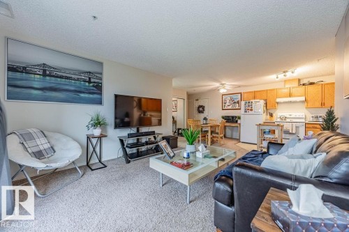 314 16303 95 Street, Edmonton, AB - Indoor Photo Showing Living Room