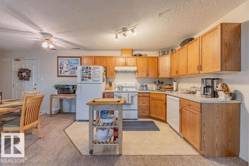 314 16303 95 Street, Edmonton, AB - Indoor Photo Showing Kitchen