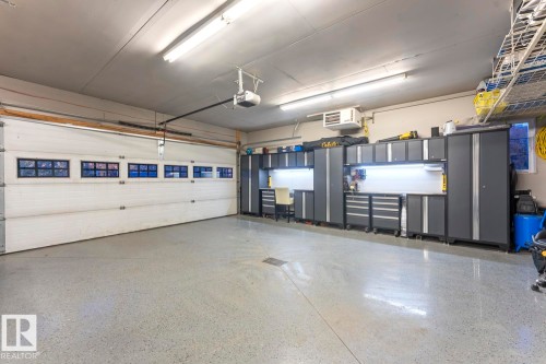 1512 Horseshoe Bay Estates, Cold Lake, AB - Indoor Photo Showing Garage